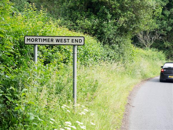 Mortimer West End sign